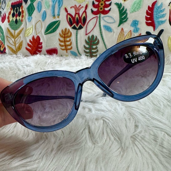 A.J. Morgan Accessories - AJ Morgan • Filter Cat 3 My Melody Sunglasses in Crystal Blue